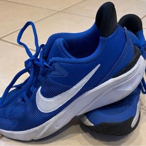 Nike Unisex-Child Star Runner 4 Nn (Gs)